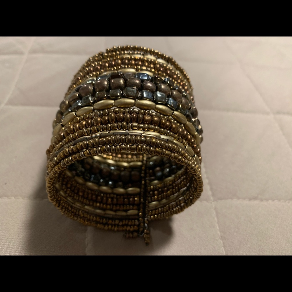 Bangle bracelet